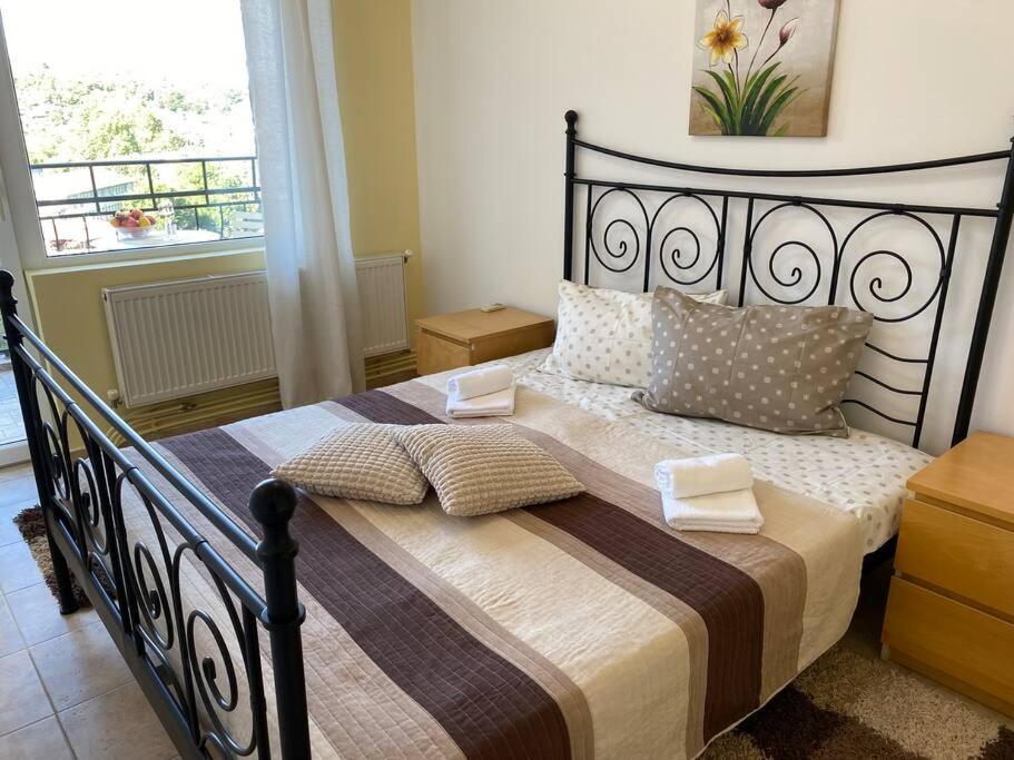 Apartment Happy Place Akatcia เวลีคอเทอร์โนโว ภายนอก รูปภาพ